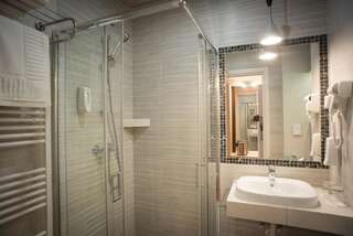 Отель Homorod Hotel Бэйле-Хомород Двухместный номер с 1 кроватью и собственной ванной комнатой-13