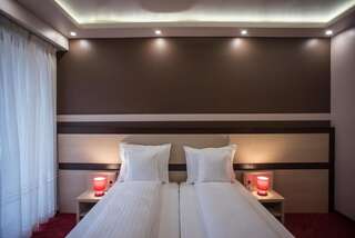 Отель Homorod Hotel Бэйле-Хомород Двухместный номер с 1 кроватью и собственной ванной комнатой-4