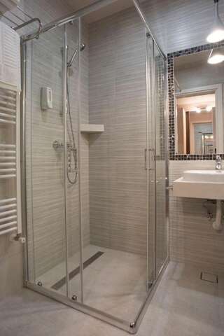 Отель Homorod Hotel Бэйле-Хомород Двухместный номер с 1 кроватью и собственной ванной комнатой-6